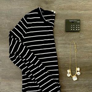 Ladies sweater bundle - available with or without jewelry - size L